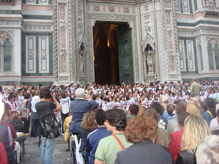 Lettura corale del XXXIII del Paradiso sul sagrato del Duomo